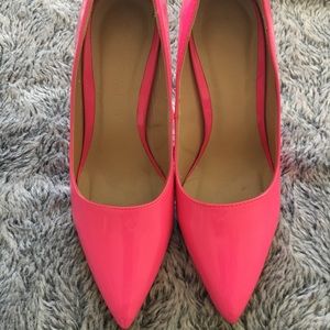 Hot pink pumps (Wild Dive Lounge)